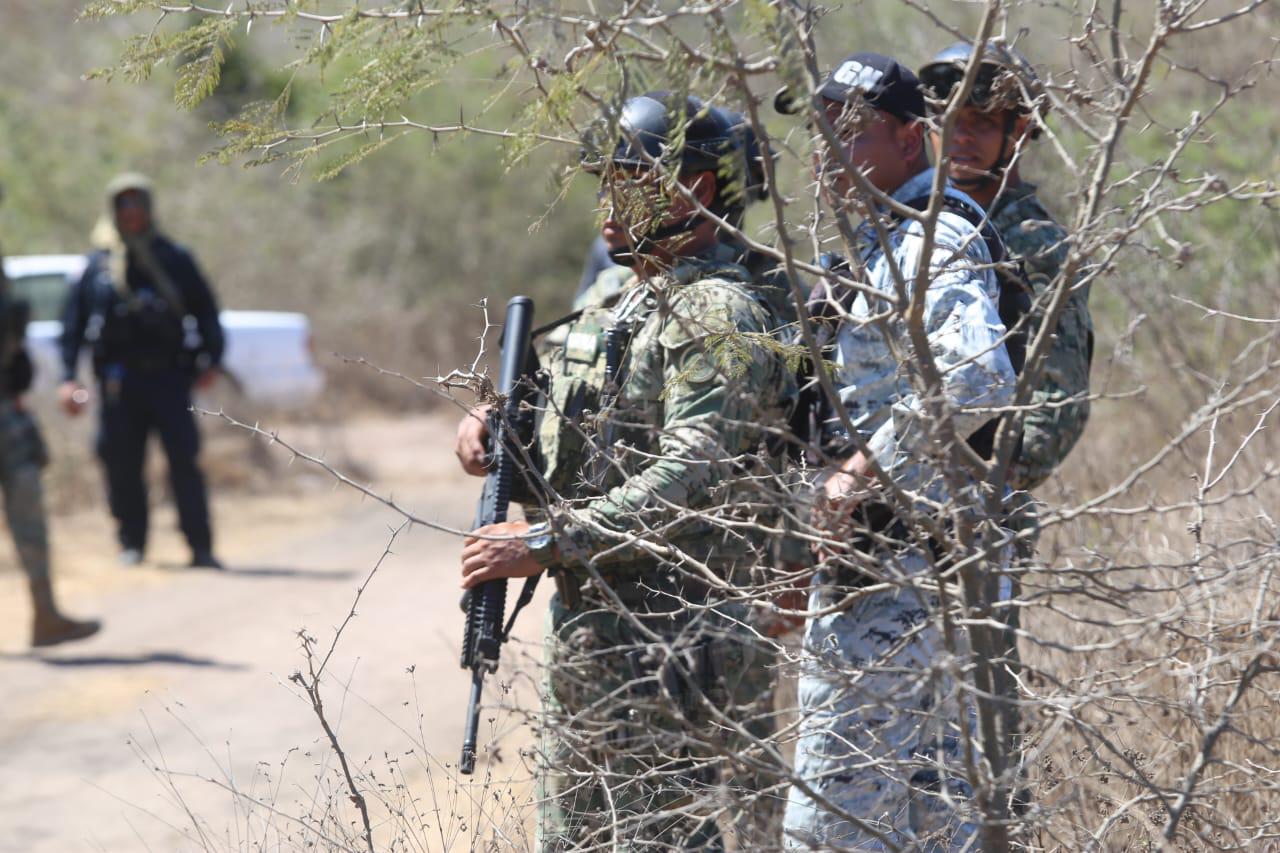 $!Madres salen al campo en Mazatlán a buscar a sus hijos desaparecidos