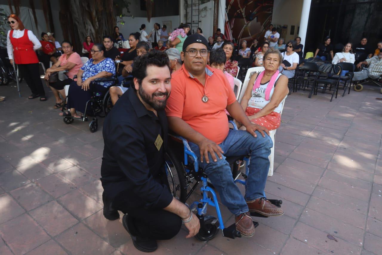 $!Dona Fundación ‘Academia de Sueños Especiales’ 27 sillas de ruedas para personas discapacitadas y adultos mayores en Mazatlán