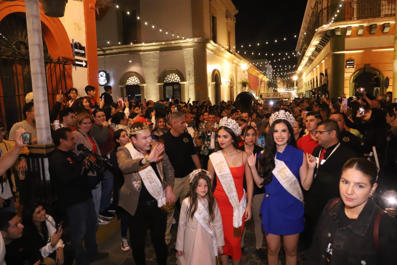 $!Disfrutan de la Callejoneada Eclipse 2024 en el Centro Histórico de Mazatlán