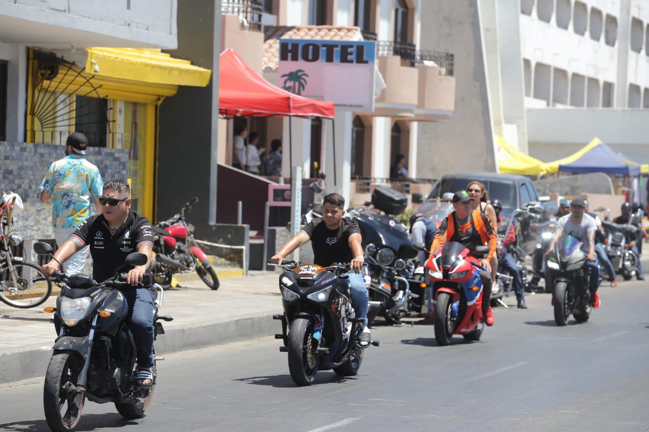 $!Los ‘bikers’ no se detienen, tras la muerte de un compañero en la Zona Dorada de Mazatlán
