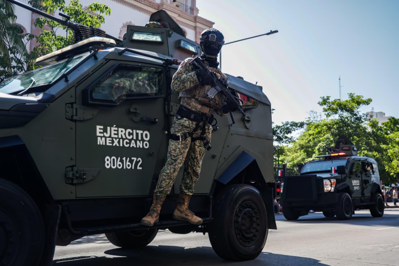 $!Desfilan más de 11 mil elementos de seguridad en Culiacán por aniversario de la Independencia