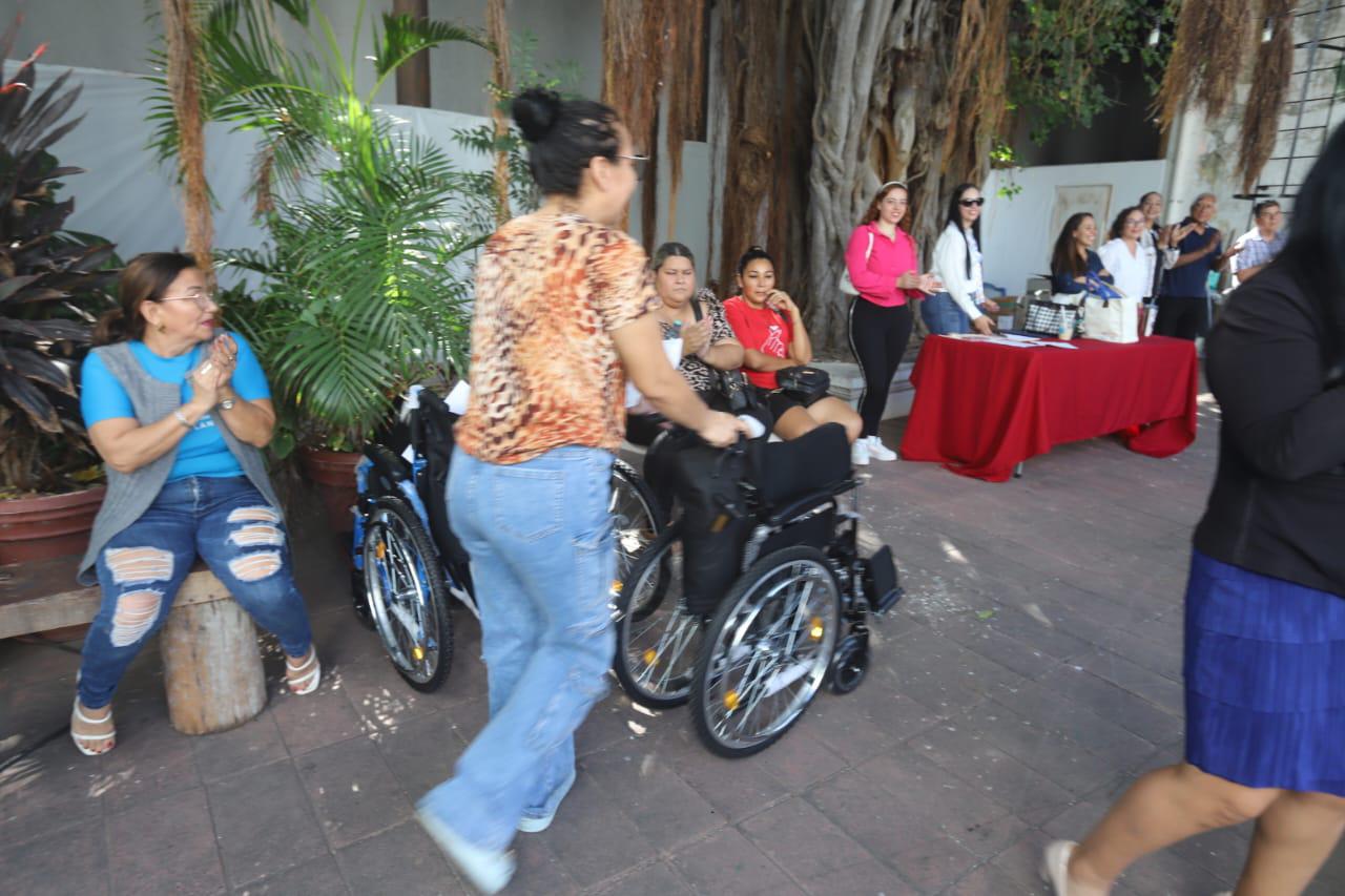 $!Dona Fundación ‘Academia de Sueños Especiales’ 27 sillas de ruedas para personas discapacitadas y adultos mayores en Mazatlán