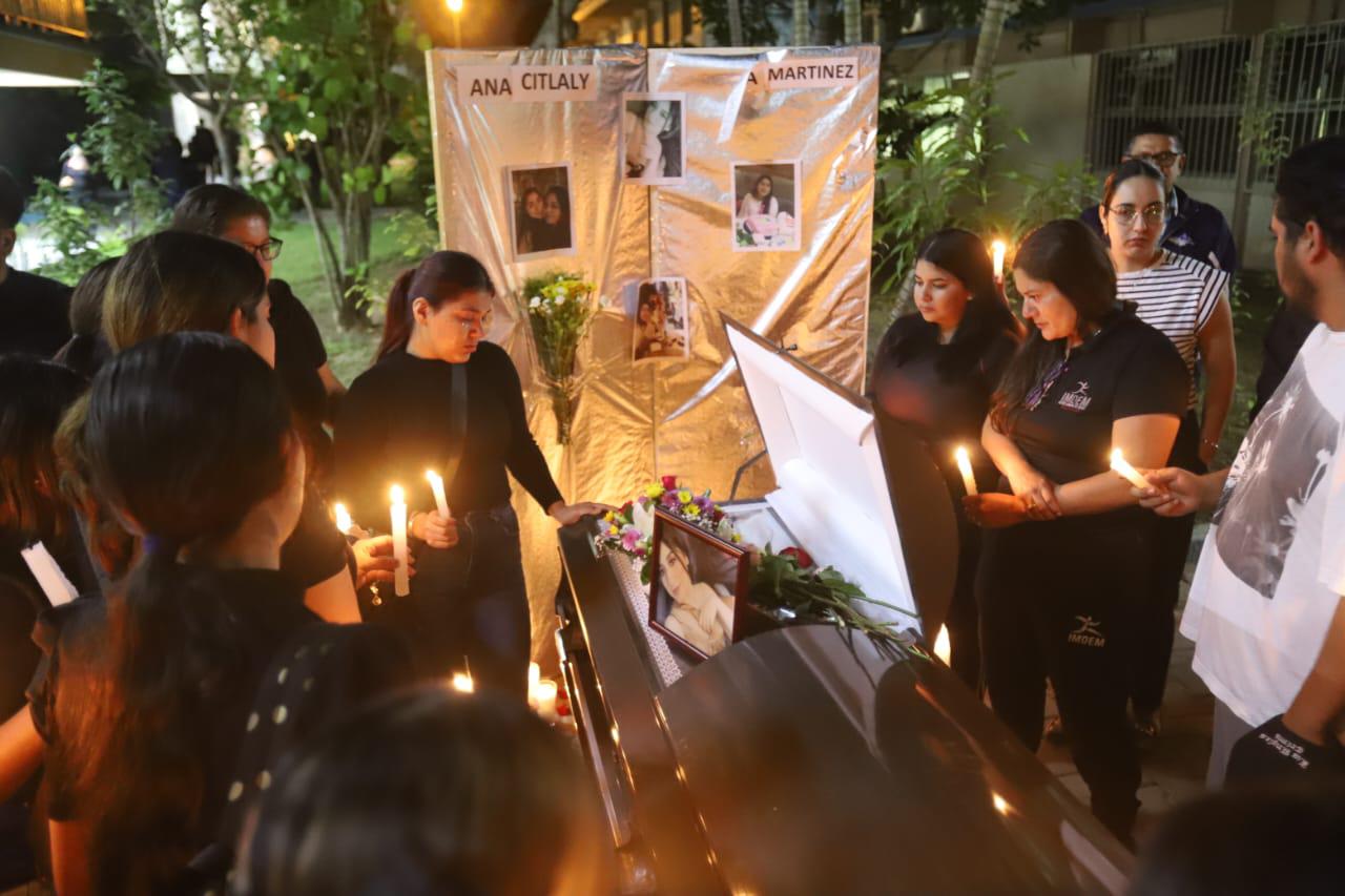 $!Despide Facultad de Ciencias Sociales a Ana Citlaly