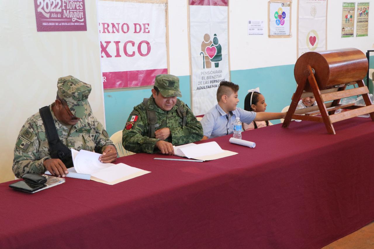 $!Jóvenes de Mazatlán participan en sorteo de cartillas del Servicio Militar Nacional