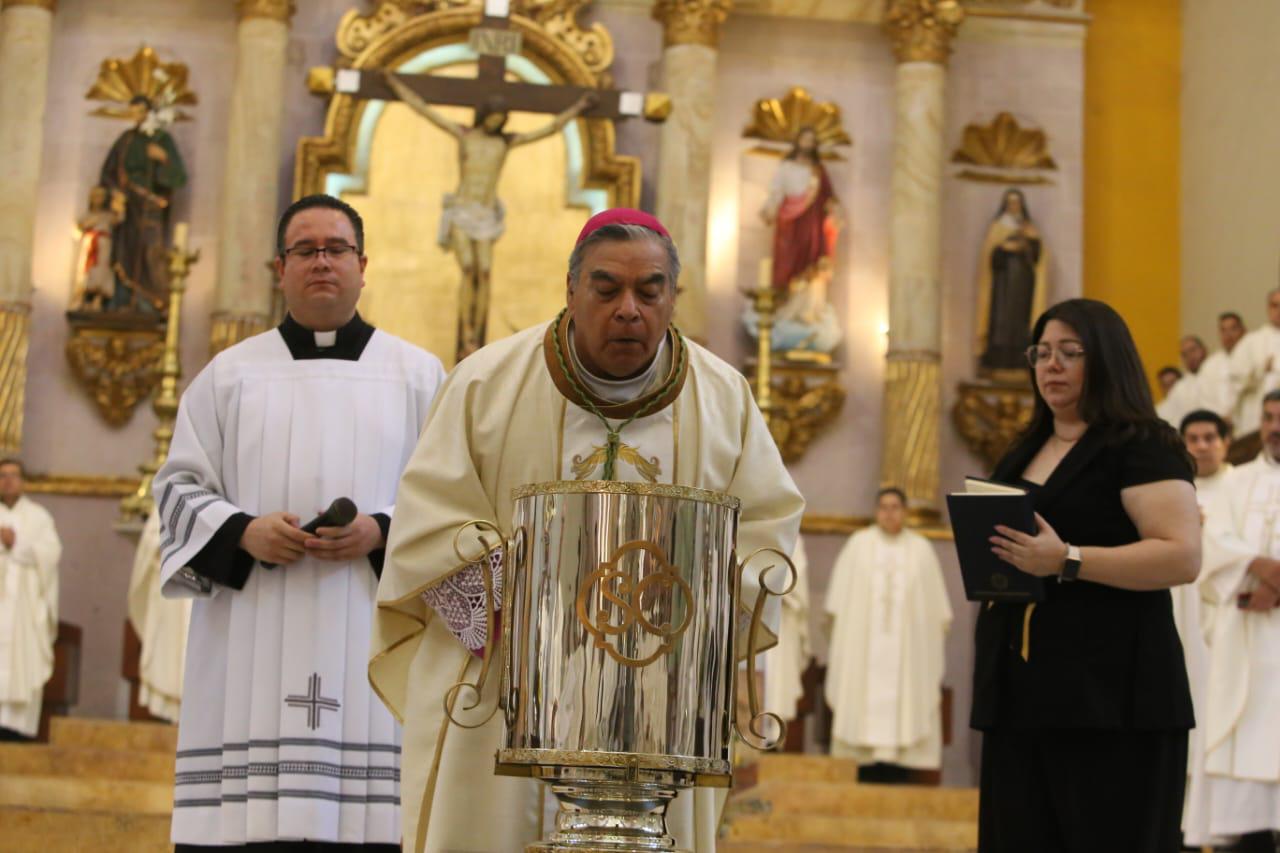 $!Llama Obispo de Culiacán a sacerdotes a servir con fidelidad y cercanía durante la Misa Crismal