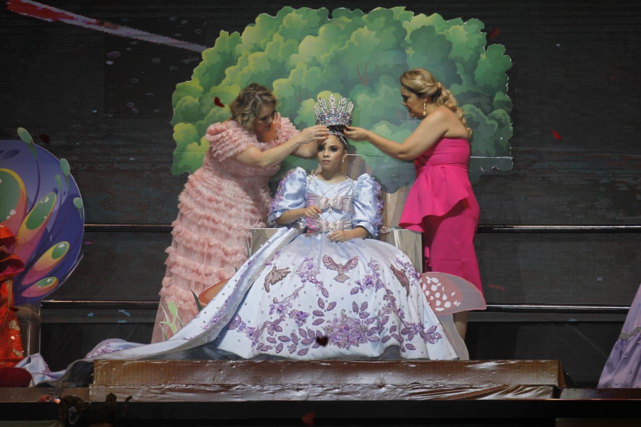 $!Coronan a Melanie I, Reina Infantil del Carnaval de Mazatlán