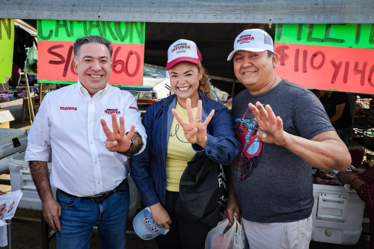 $!Imelda Castro y Enrique Inzunza visitan el tianguis Los Huizaches