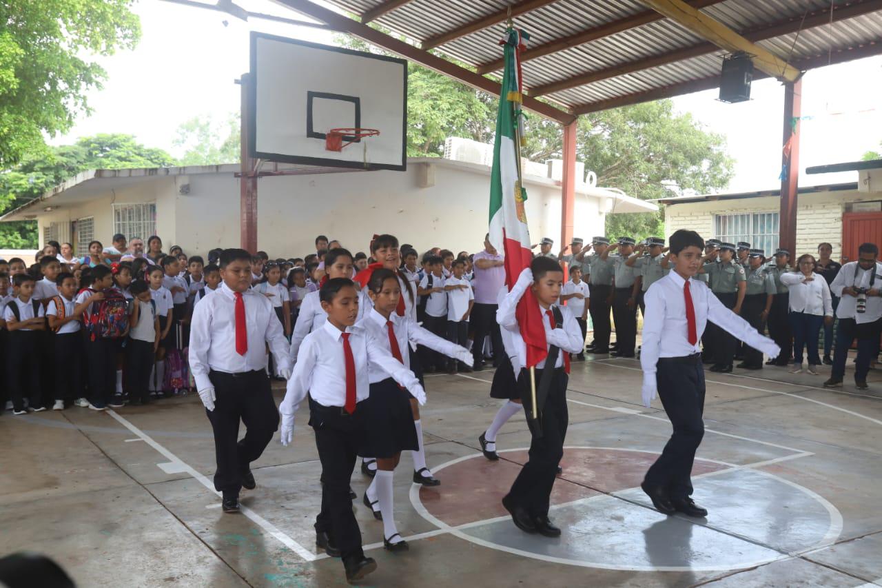$!Con acto oficial en la primaria Ramón López Velarde inicia el ciclo escolar 2025-2026 en Mazatlán
