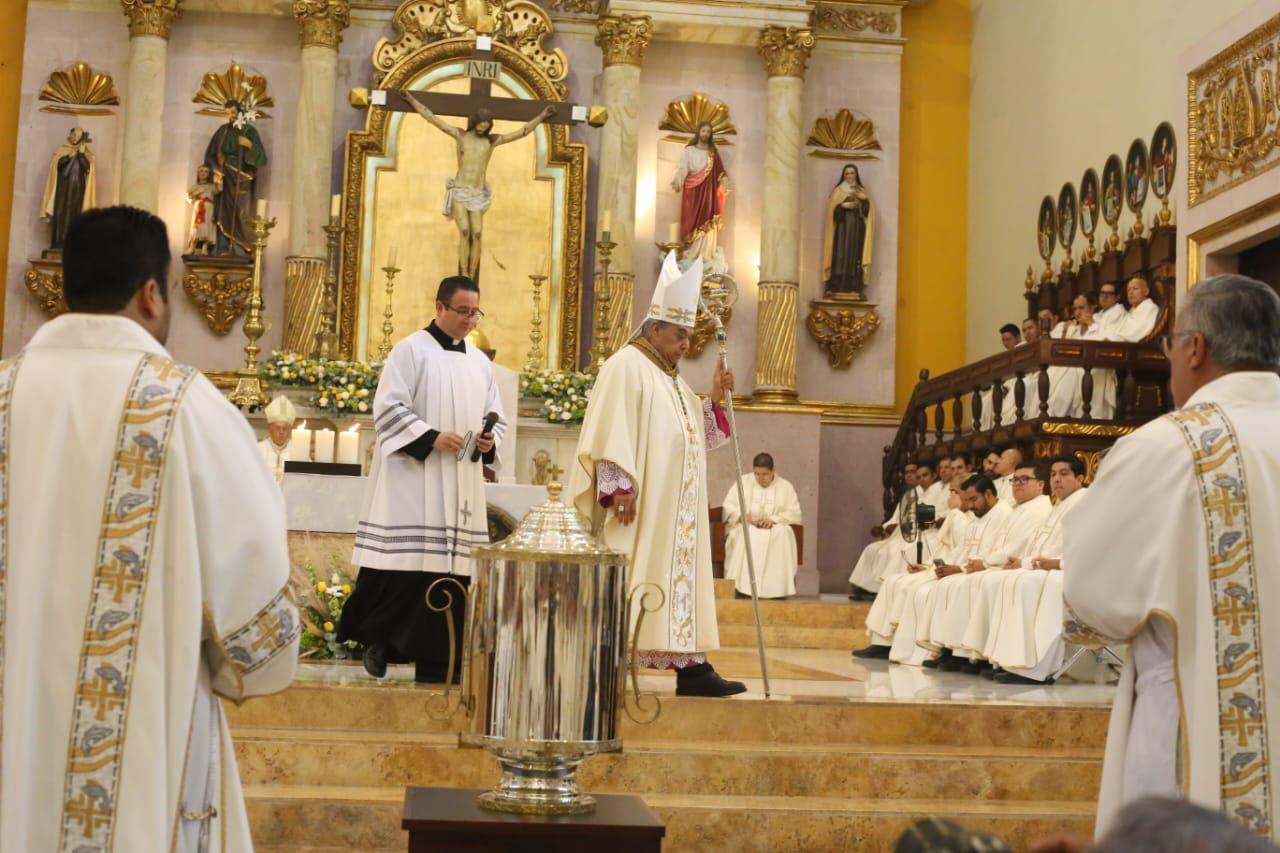 $!Llama Obispo de Culiacán a sacerdotes a servir con fidelidad y cercanía durante la Misa Crismal