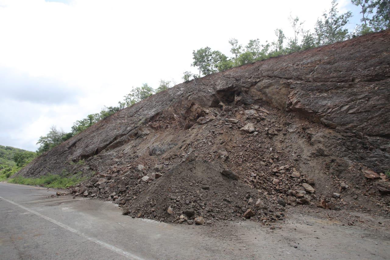 $!Cerro del ramal de la autopista donde murió una mujer en Mazatlán está sin protección