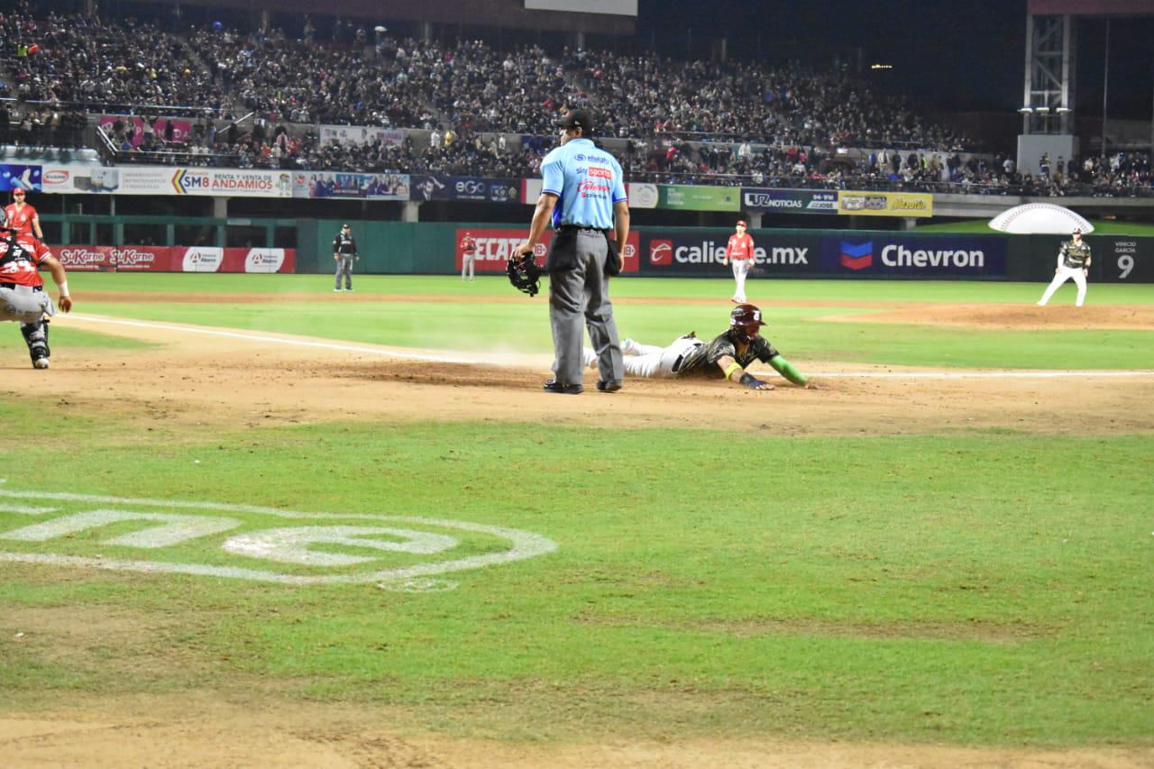 $!Tomateros de Culiacán se niega a morir y gana a Venados de Mazatlán cuarto juego