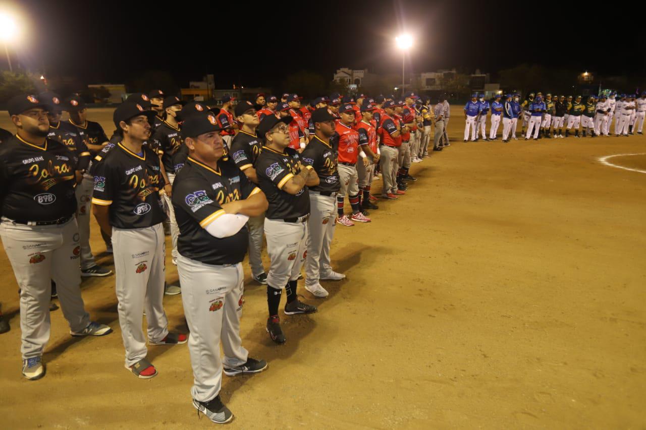 $!JJ Pacho y Rafael Carmona reciben homenaje en inauguración de la Liga de Beisbol de Clase Abierta