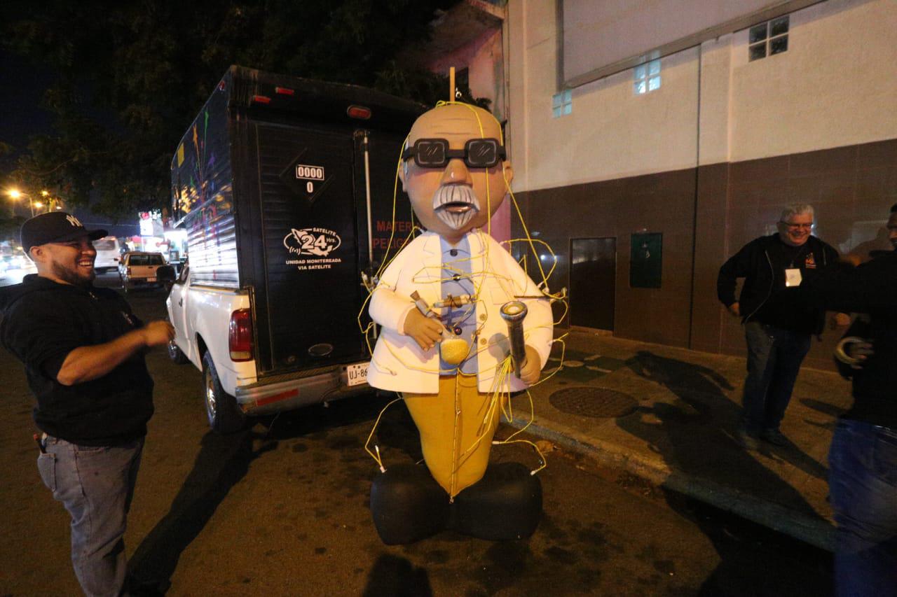 $!Arderá esta noche la figura de ‘El Químico’ en Quema de Mal Humor