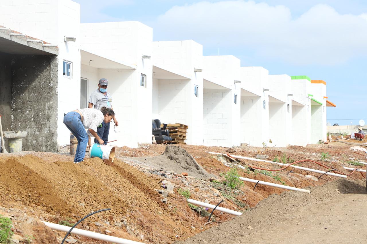 $!Desisten desplazados de realizar plantón frente a hotel de Quirino en Mazatlán, ante avance en respuesta a sus demandas