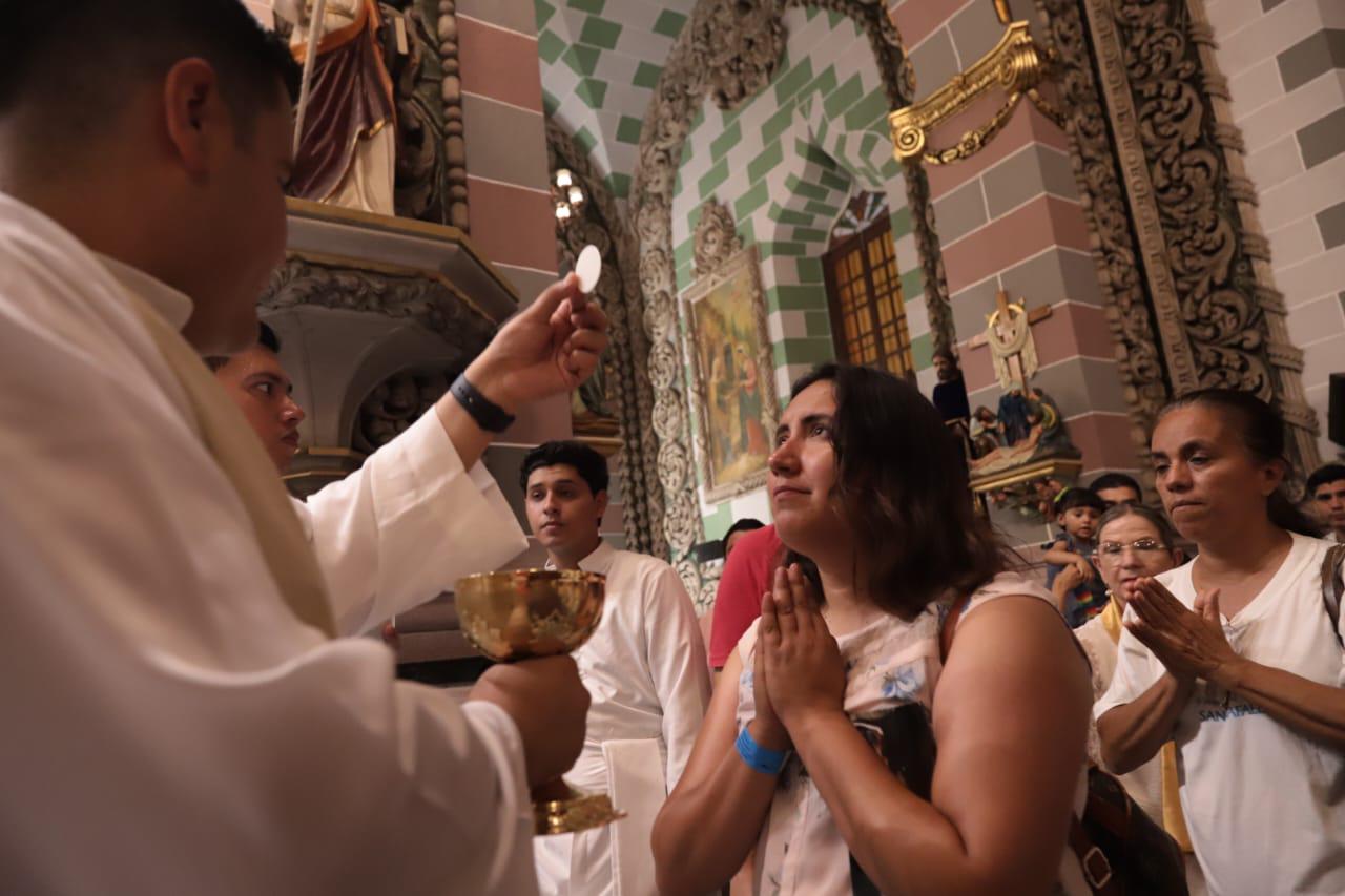 $!Celebran en Mazatlán con misa y procesión el Corpus Christi agradeciendo la institución de la eucaristía
