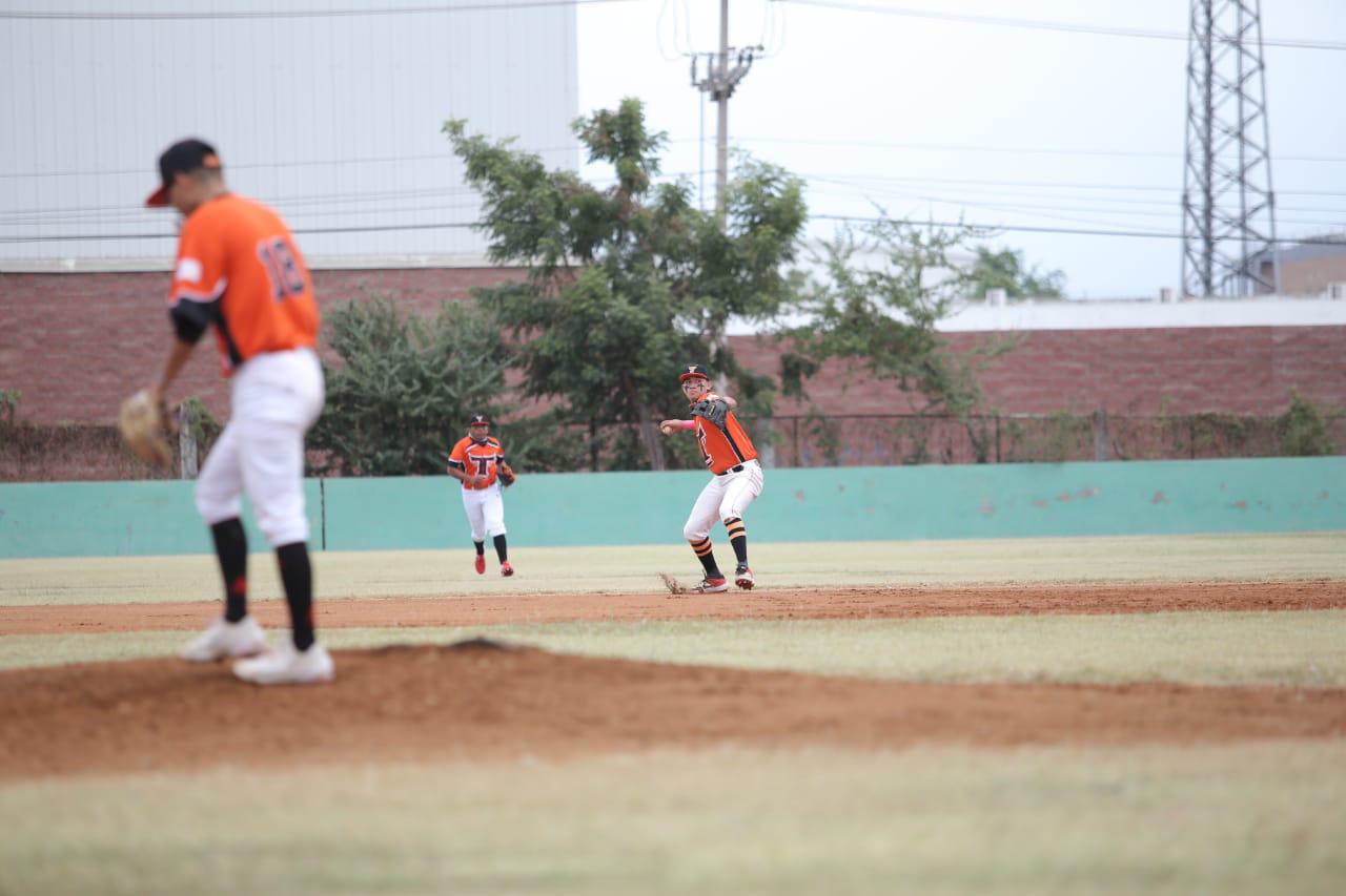 $!Toros de Acuña frena a Dodgers El Tiro en el Mazatlán Baseball Tournament 2021