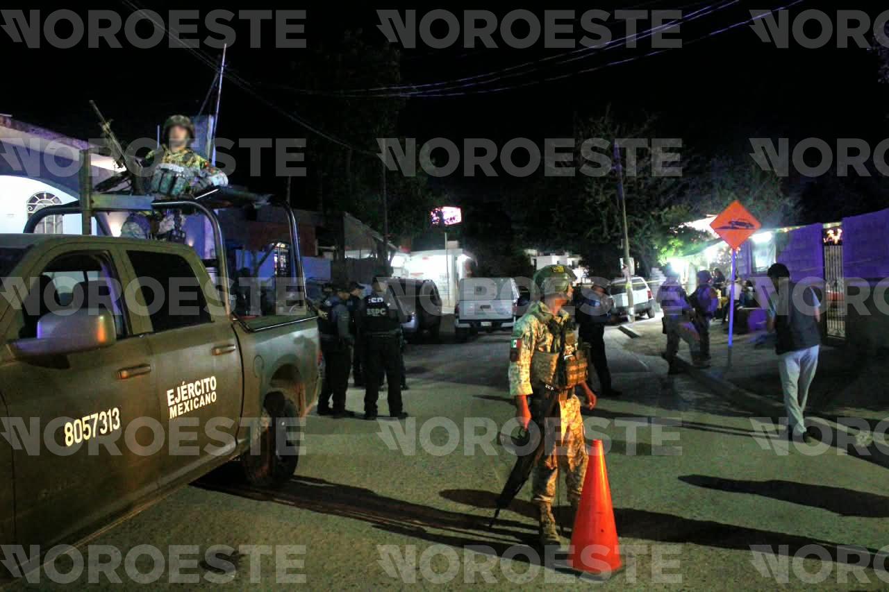 $!Un muerto y un herido deja ataque a balazos en expendio de cerveza en El Mirador, en Culiacán