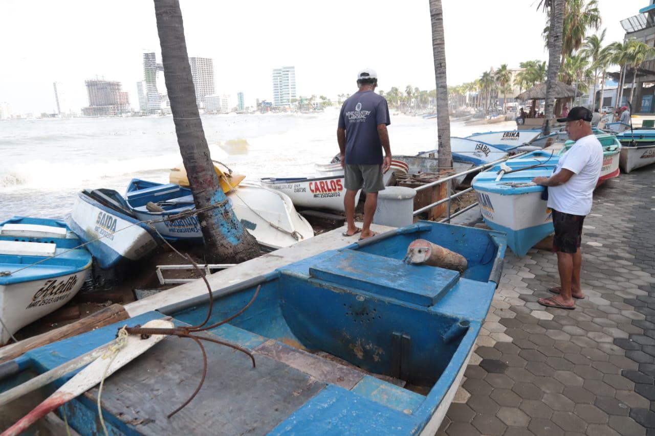 $!Casi una semana sin pescar por el mal tiempo tiene desesperados a pescadores de Playa Norte