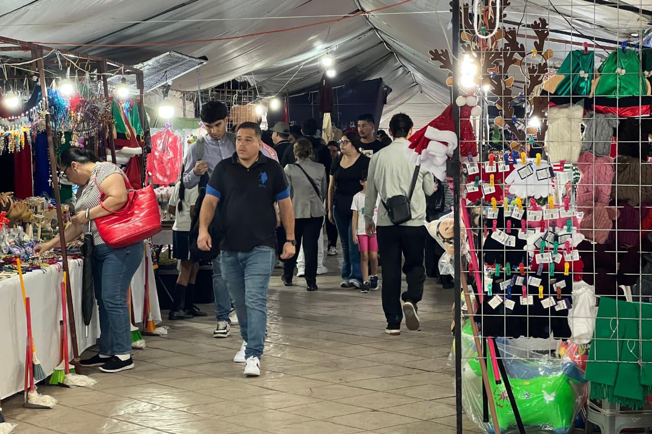 $!Comerciantes ambulantes en Plazuela Álvaro Obregón esperan repunte tras la entrega de aguinaldos
