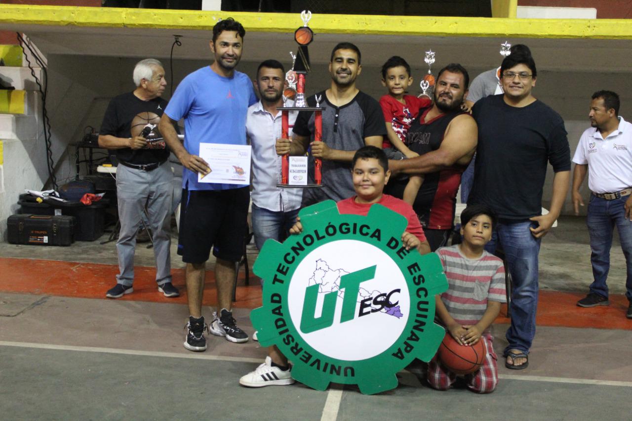 $!Mariscos Los Tapos se corona en el baloncesto de Segunda Fuerza de Escuinapa