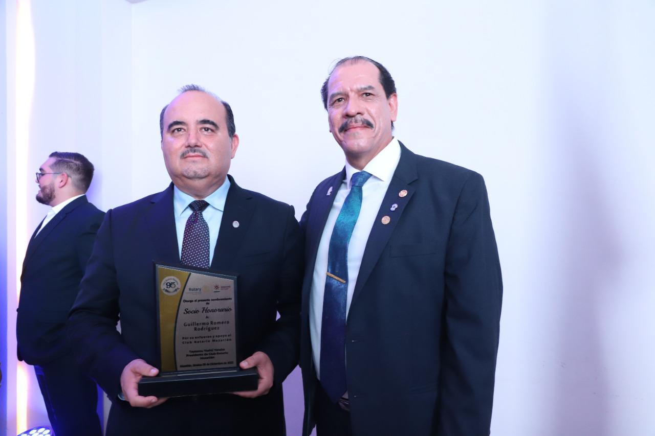 $!Reconoce Club Rotario Mazatlán a Guillermo Romero como Socio Honorífico