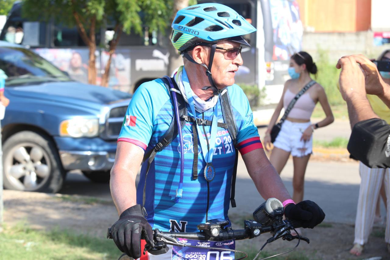 $!Ciclistas cumplen con el reto de 320 kilómetros del Paseo Durango-Mazatlán 2021