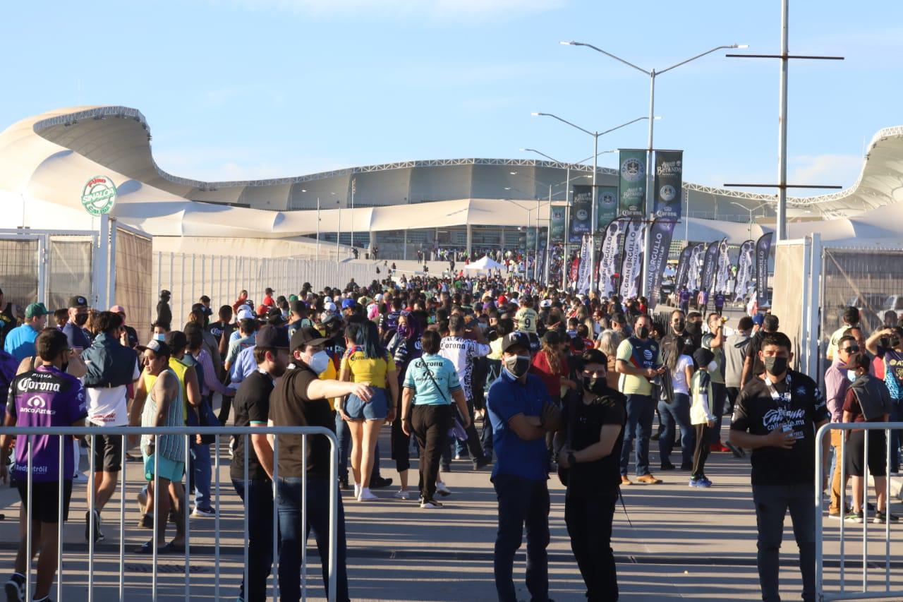 $!Van miles al Kraken... aunque Sinaloa está en naranja en el semáforo Covid; Policía de Mazatlán detiene a 11