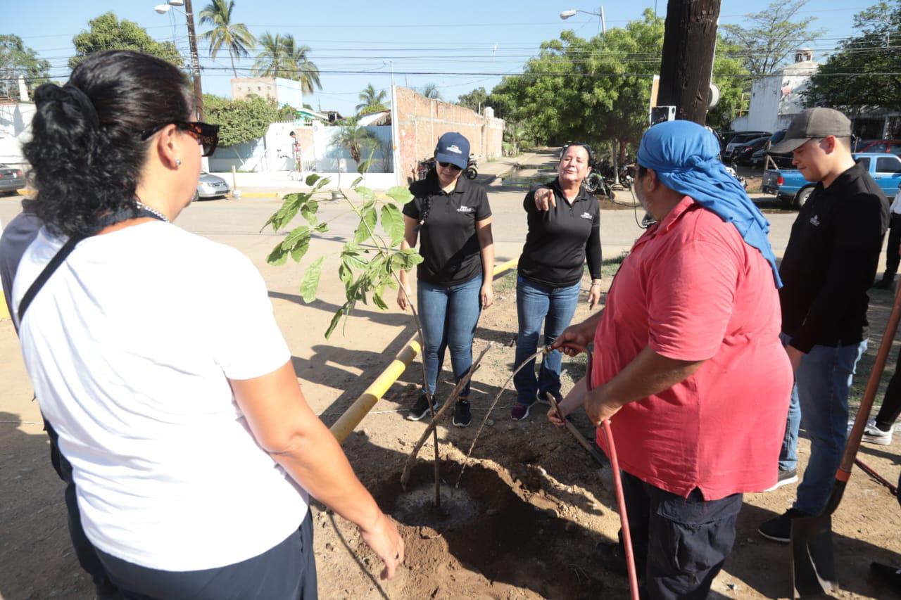 $!Programa ‘Flor Nativa’ planta 30 arbolitos en el Centro de Seguridad Ciudadana de Mazatlán