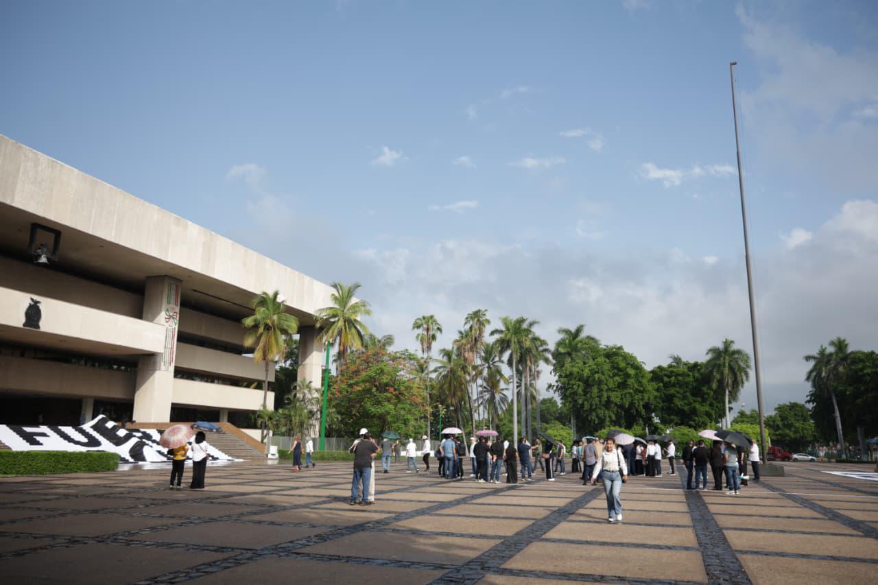 $!Protestan en Palacio de Gobierno de Sinaloa contra continuidad del rochismo