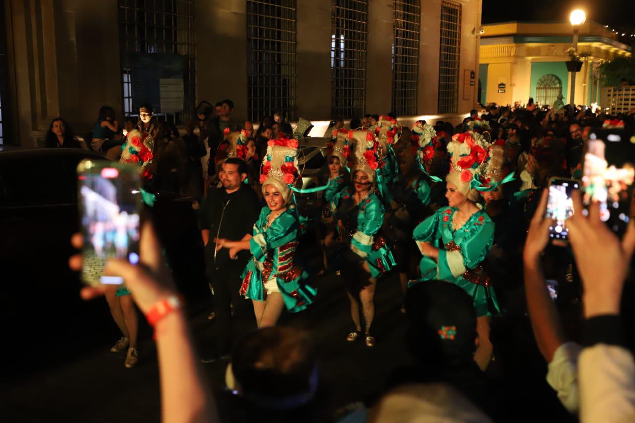 $!Disfrutan de la Callejoneada Eclipse 2024 en el Centro Histórico de Mazatlán