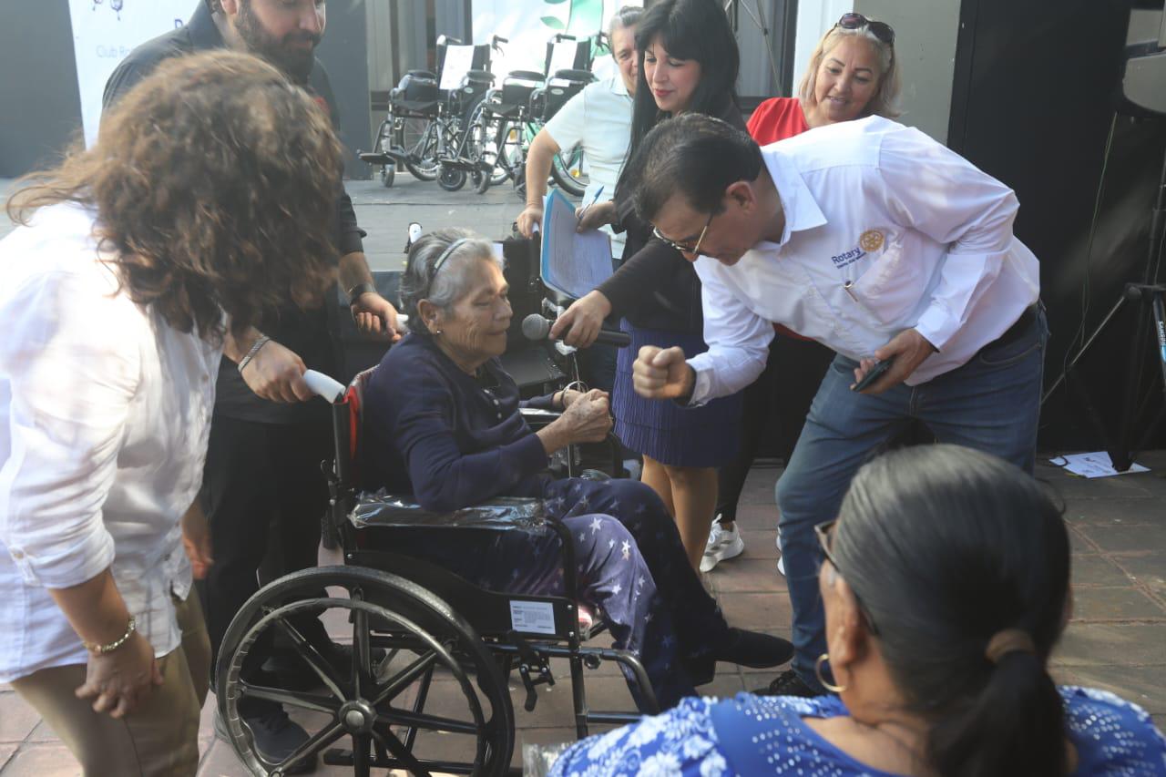 $!Dona Fundación ‘Academia de Sueños Especiales’ 27 sillas de ruedas para personas discapacitadas y adultos mayores en Mazatlán