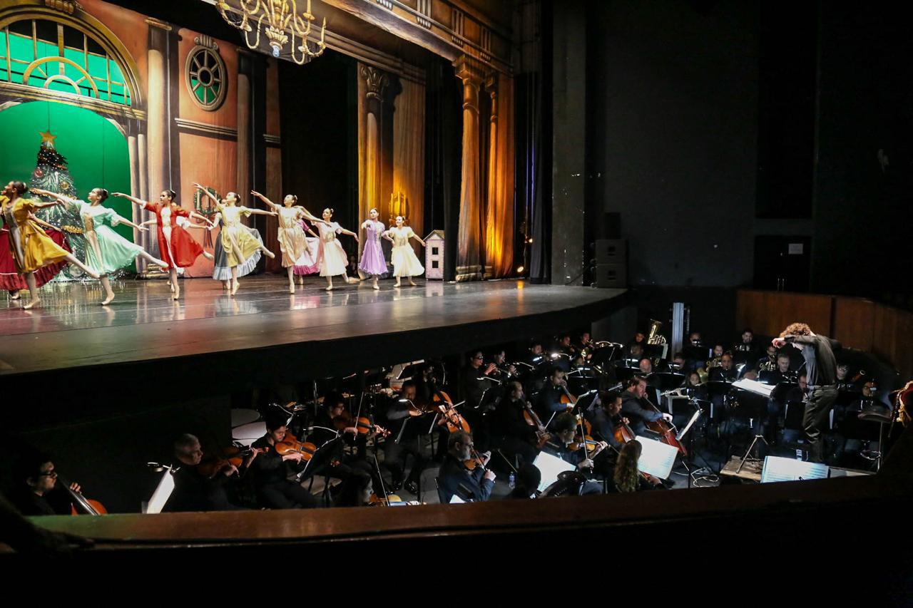 $!La OSSLA presentó la suite del ballet “El Cascanueces”, de Piotr Ilich Tchaikovsky, un evento que es ya la tradición navideña.