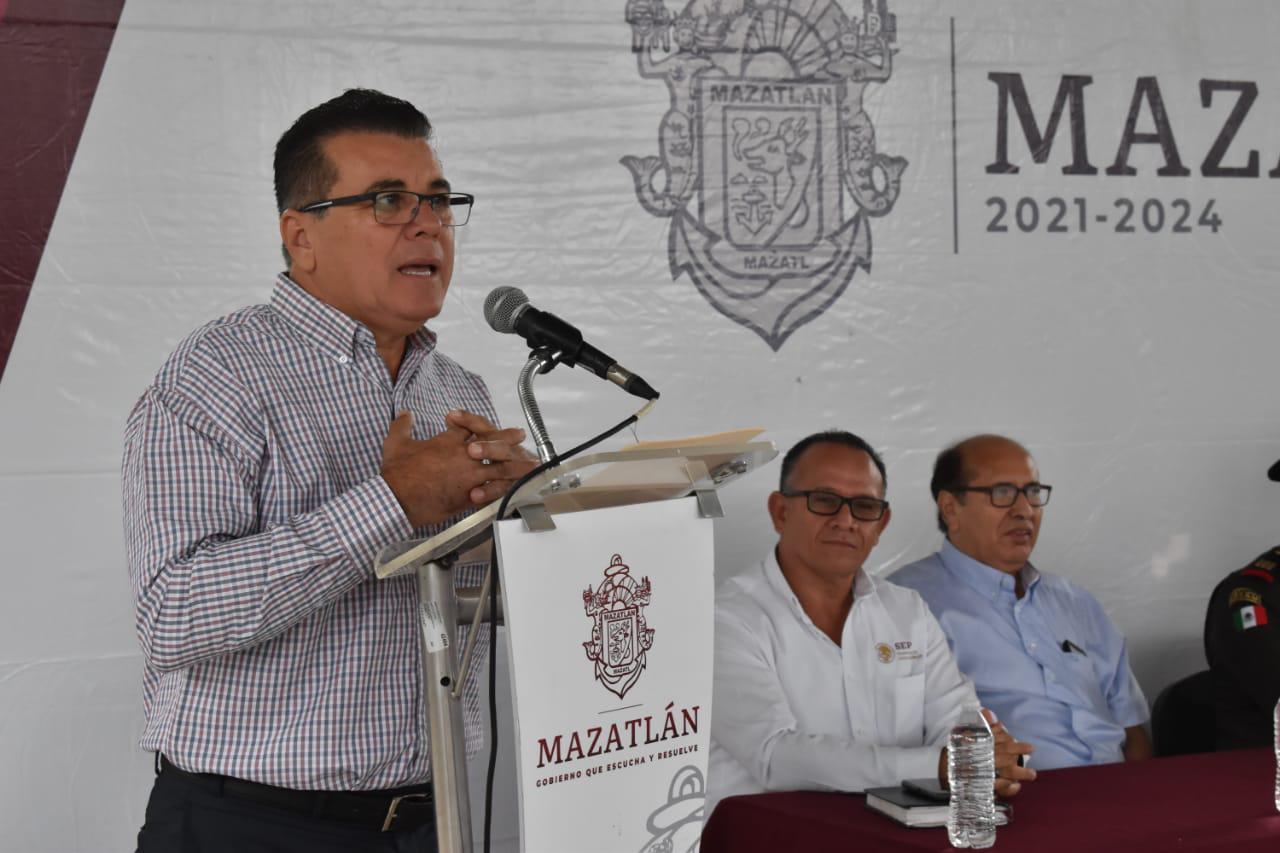 $!Piden mejoras para secundaria de Villa Unión durante Lunes Cívico