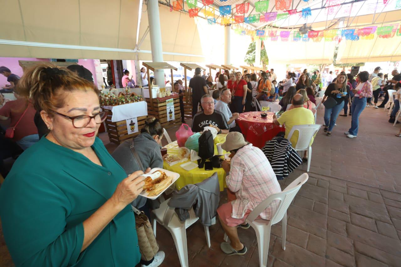 $!Asisten cientos de personas a la quinta Feria del Tamal en el Pueblo Señorial de La Noria