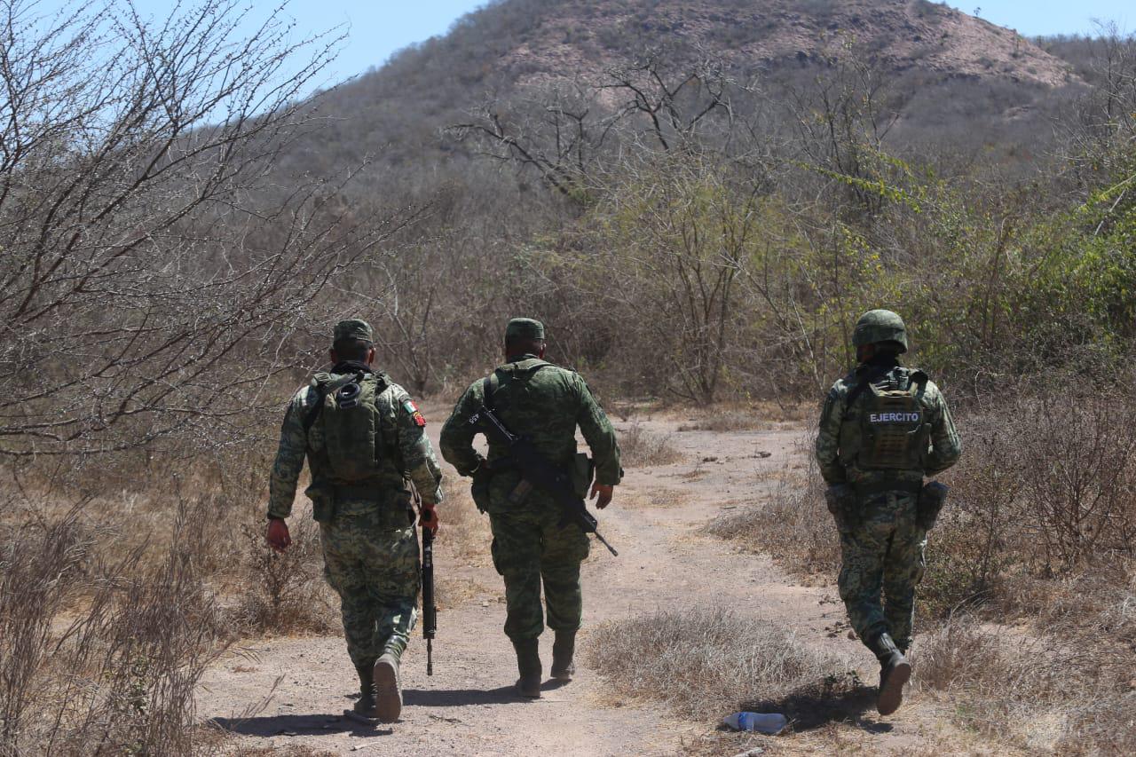 $!Madres salen al campo en Mazatlán a buscar a sus hijos desaparecidos