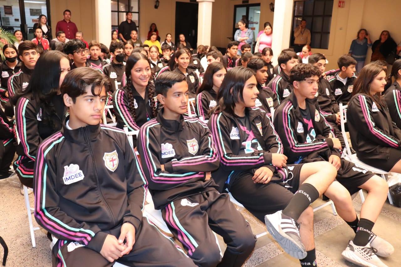 $!Deportistas elotenses son abanderados rumbo al Estatal de los Juegos Conade 2023