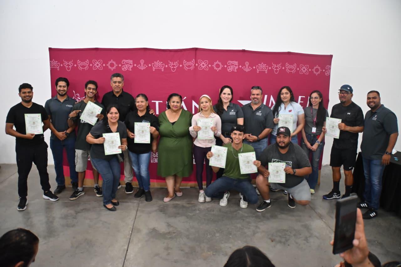 $!Entregan constancias a 72 entrenadores tras curso integral en Mazatlán