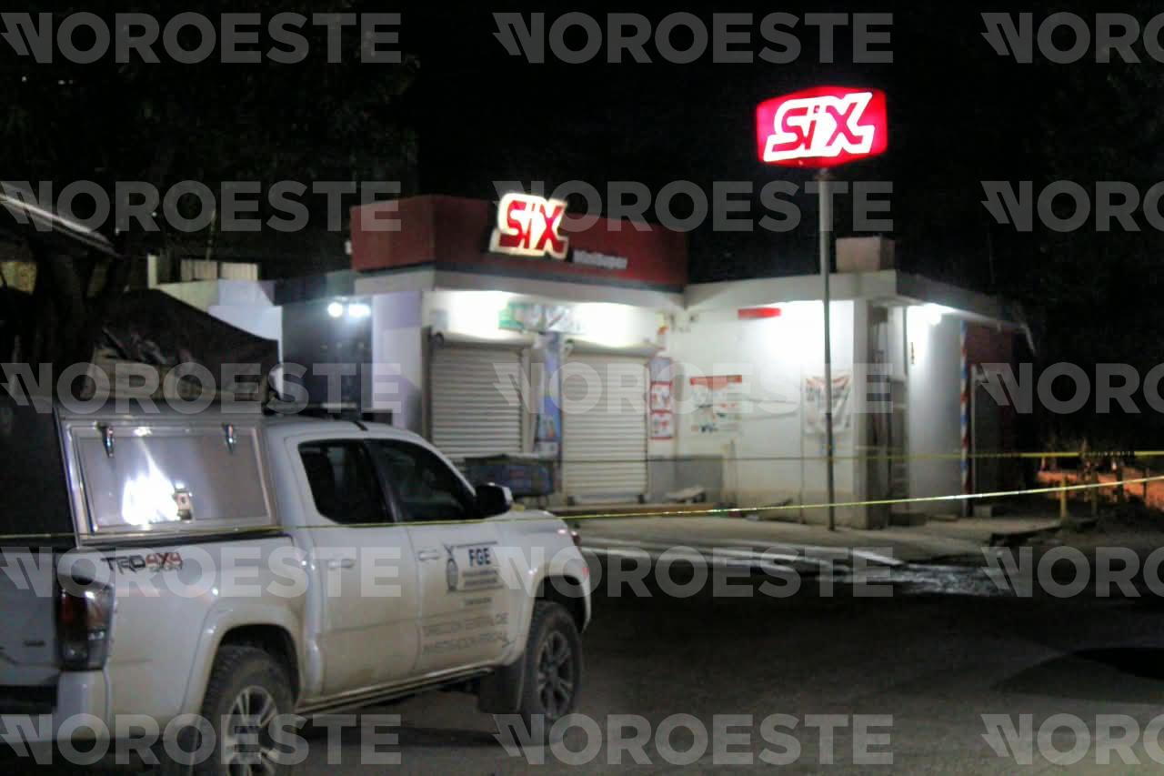$!Un muerto y un herido deja ataque a balazos en expendio de cerveza en El Mirador, en Culiacán