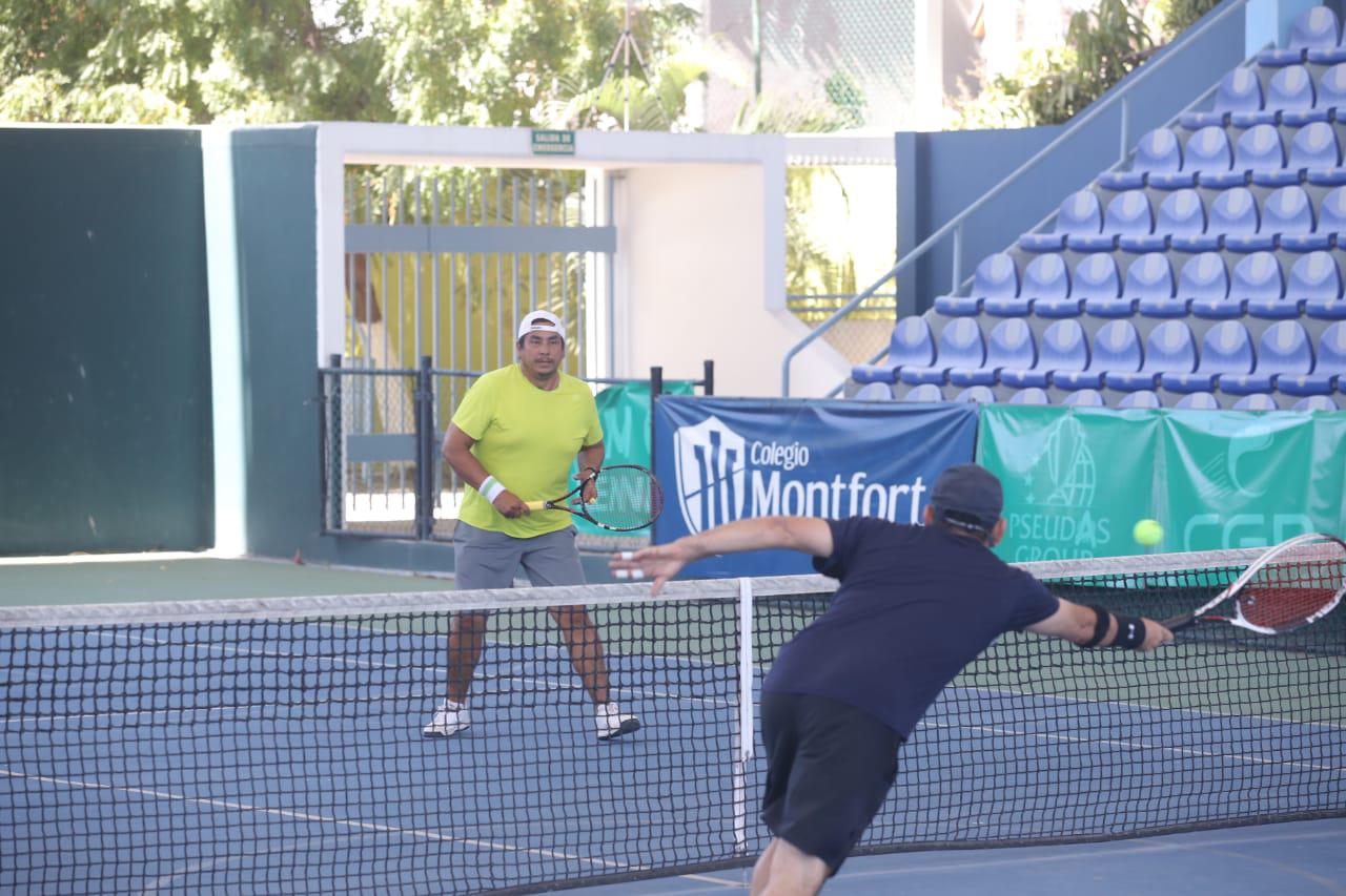 $!Ávila y Vázquez dominan con facilidad en Torneo de Tenis Bajo Techo