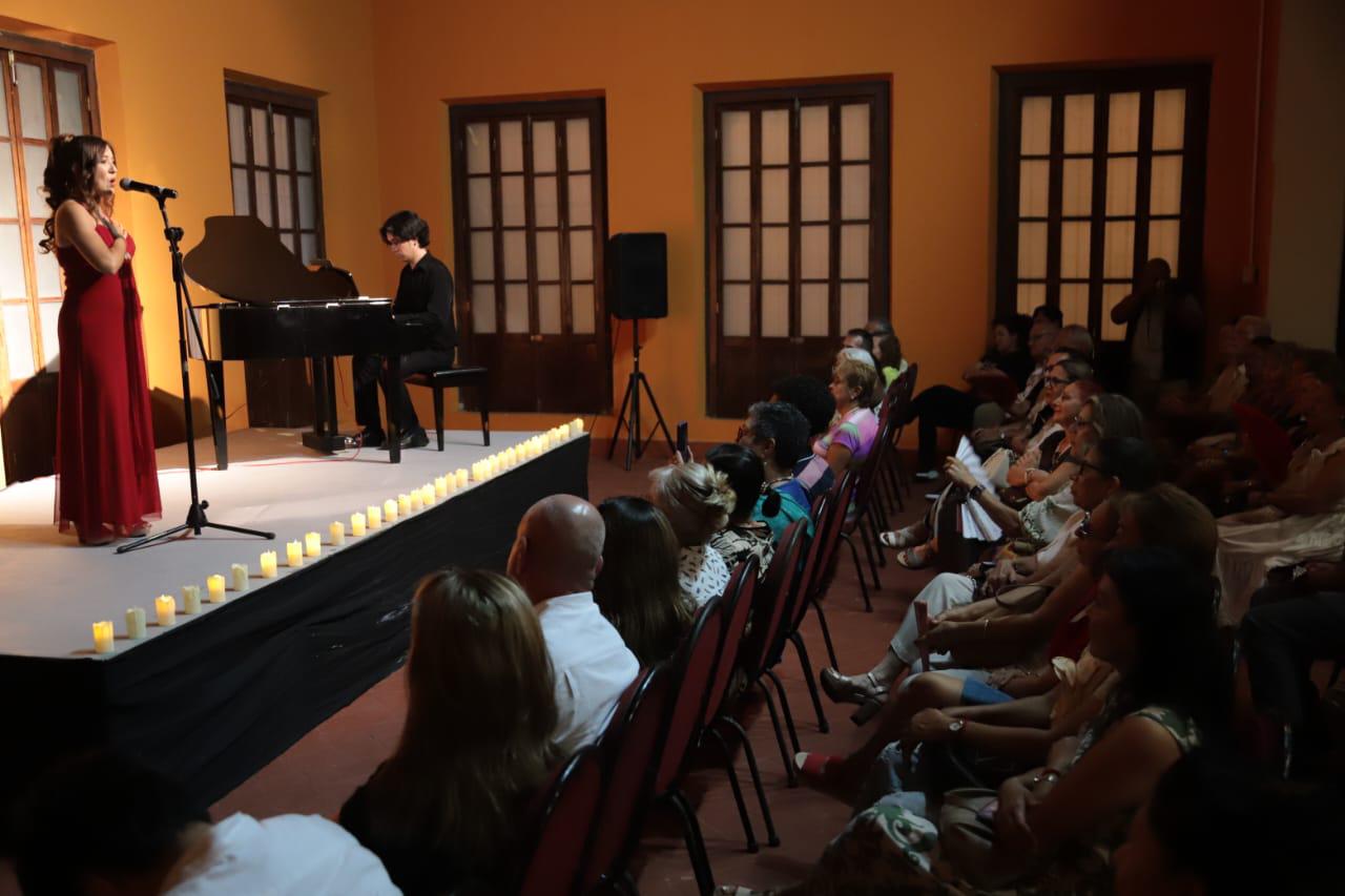 $!Marysol Calles hizo cantar al público con sus interpretaciones.