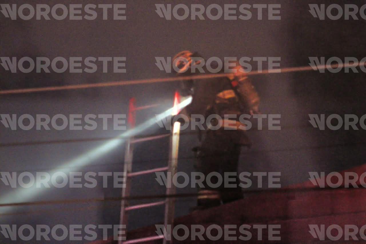 $!Se incendia bodega distribuidora de electrodomésticos por La Costerita, en Culiacán