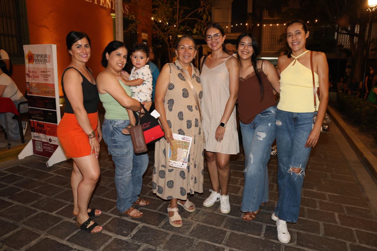 $!La familia Navarro disfrutó de la fiesta.