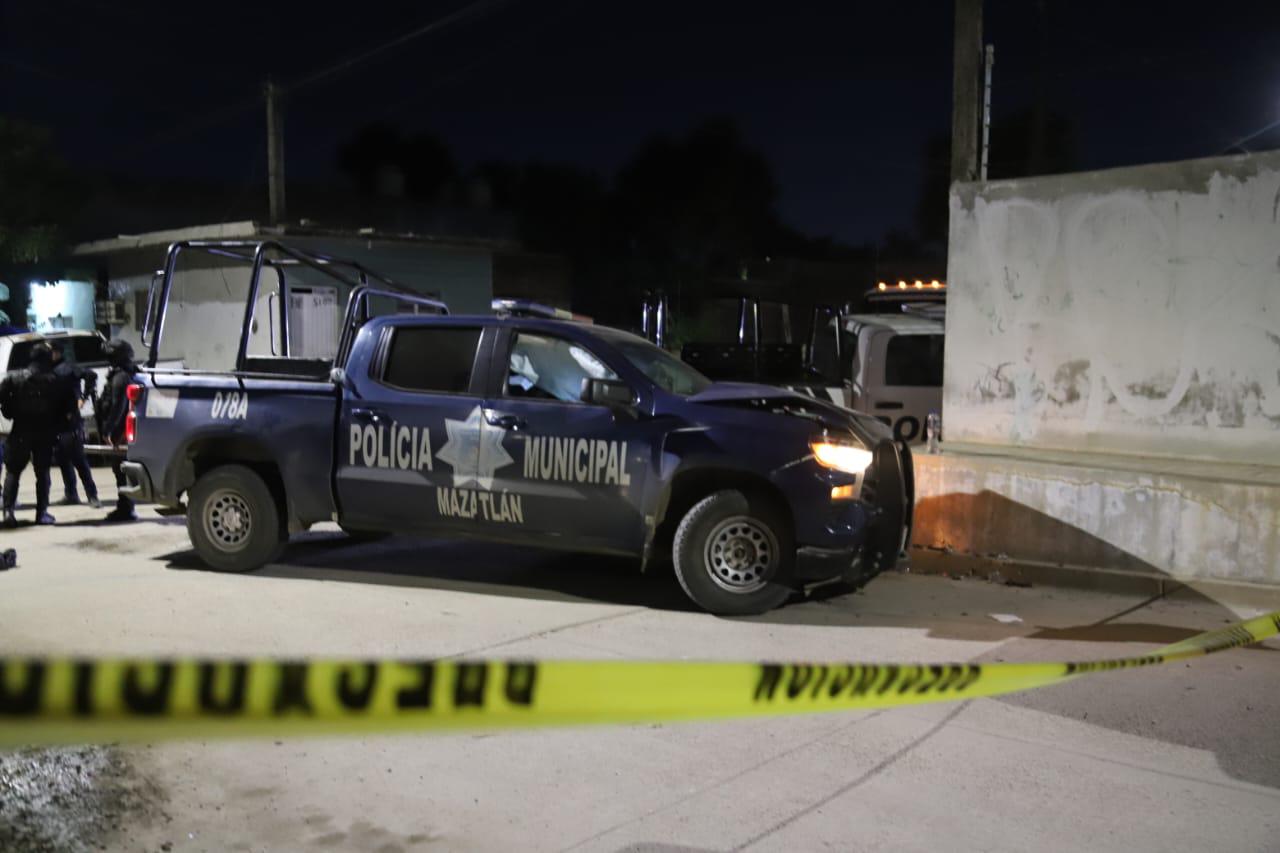 $!Chocan dos patrullas en la Flores Magón, en Mazatlán; hay 5 agentes lesionados