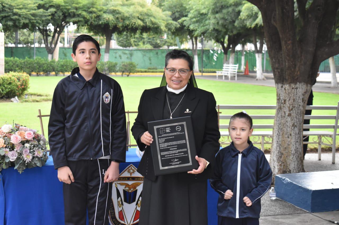 $!Recibe Instituto América placa de la CNEP como colegio de calidad