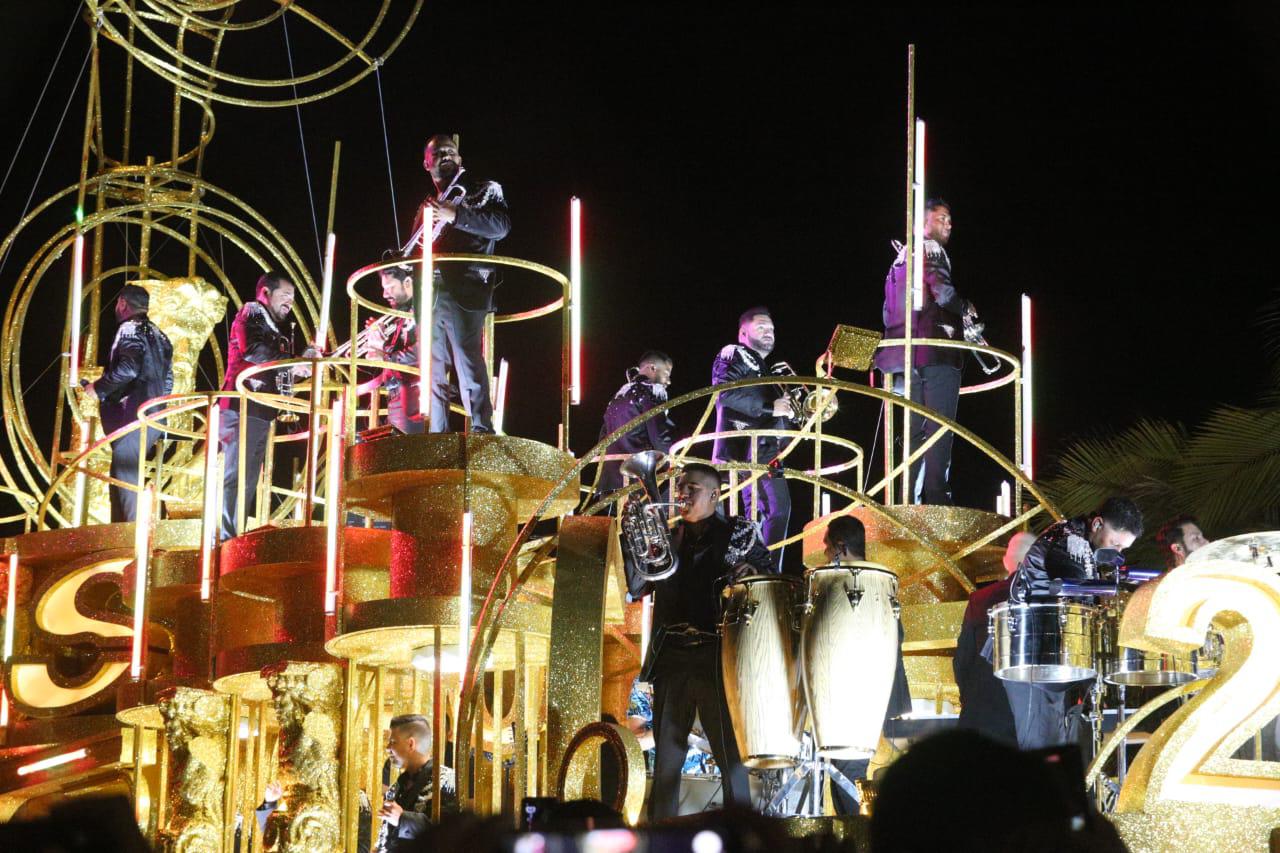 $!Impresionan carrozas, comparsas y la Banda MS en el primer desfile del Carnaval