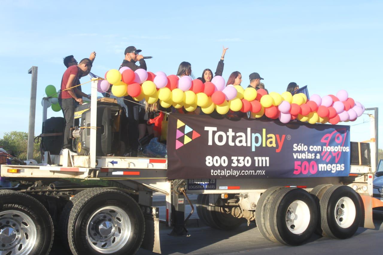 $!La Caravana Cañonera inunda de morado el Malecón de Mazatlán