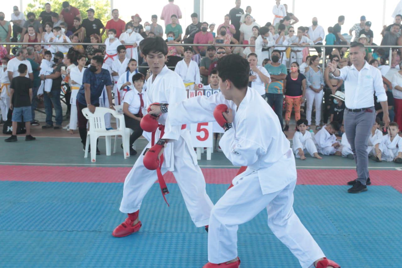 $!Verónica López domina en formas y combate en la Copa Anual Regional de Karate Noroeste