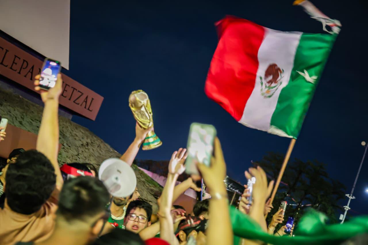 $!Comerciantes aprovechan festejo de la Selección Mexicana para impulsar ventas en glorieta Cuauhtémoc