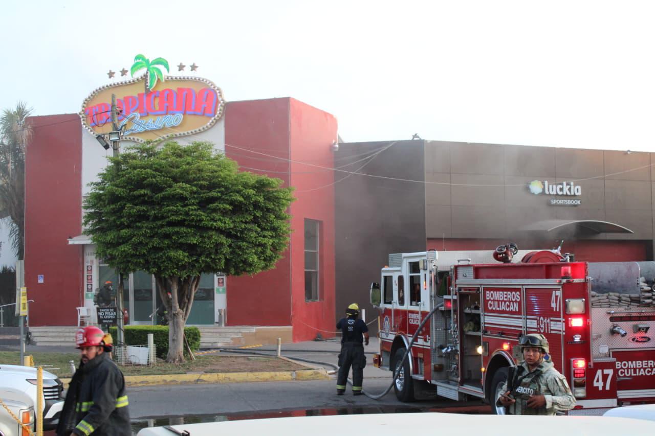 $!Incendian casino en el Desarrollo Urbano Tres Ríos de Culiacán
