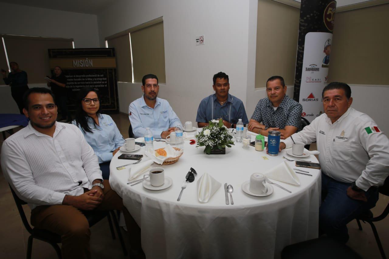 $!José de Jesús Reyes, karla Morales, Eduardo Lizárraga, Francisco Flores, Anselmo Guzmán y Carlos Venegas.